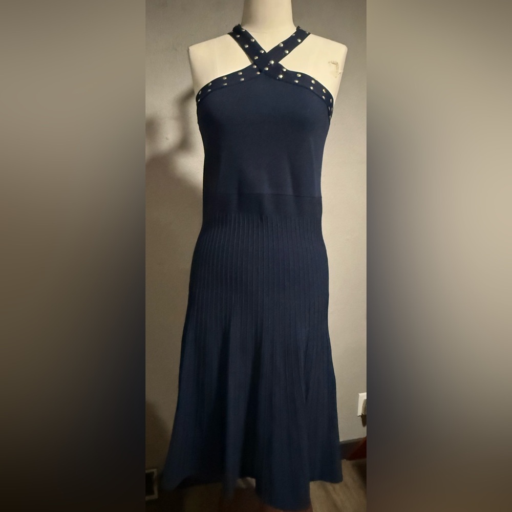 Chic Navy Blue Cross-Strap Midi Dress